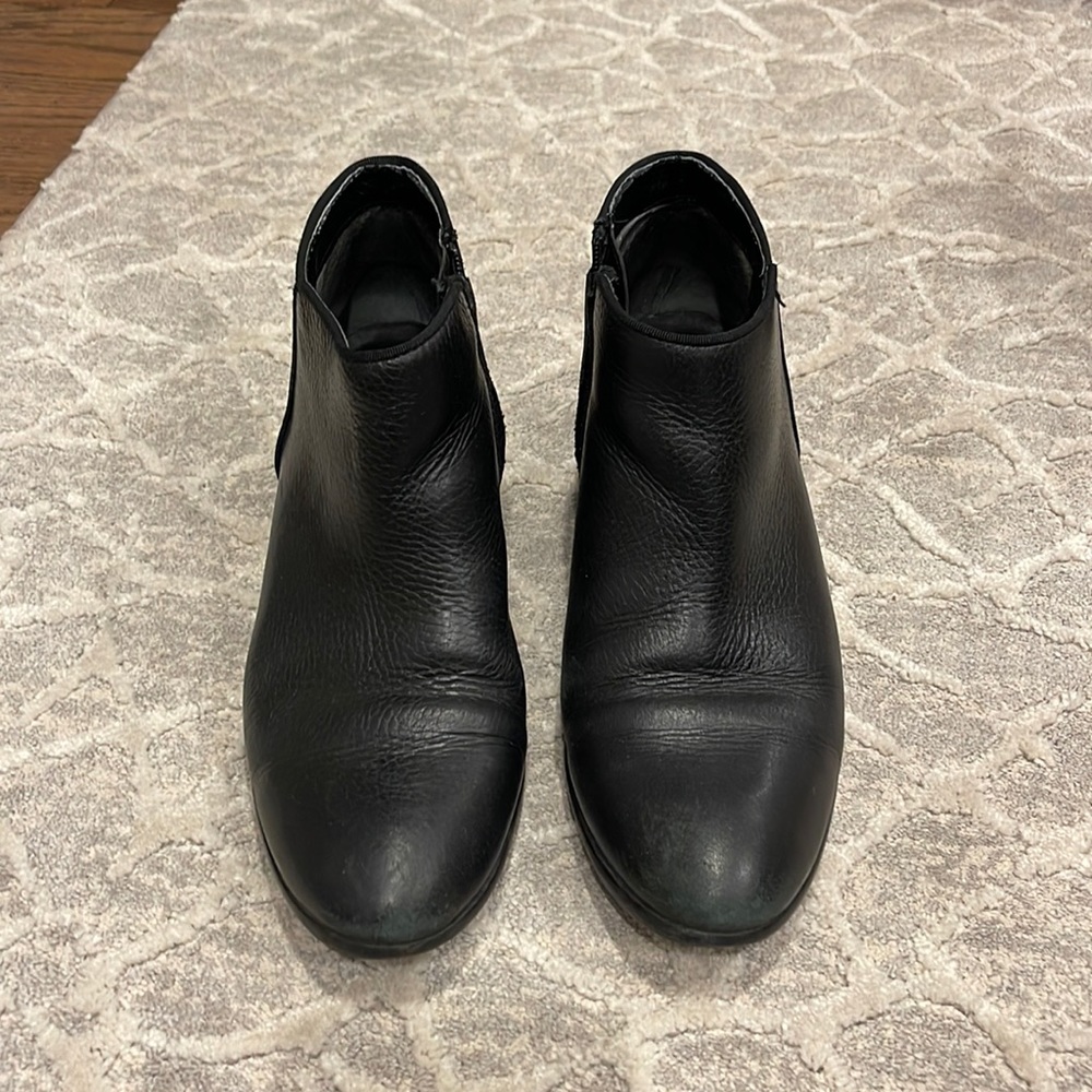 Sam Edelman black booties